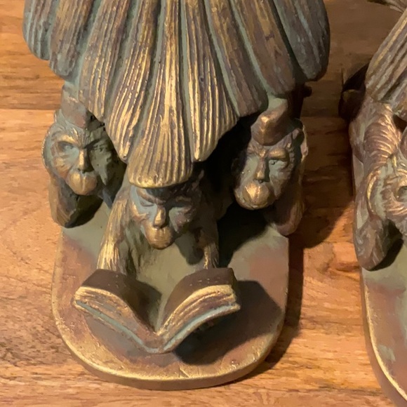 Help your books have good posture with 3 monkey’s - Picture 4 of 4